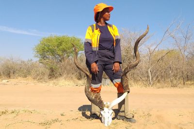 Matlhogonolo Mmese : Une hydrogéologue en herbe au Botswana